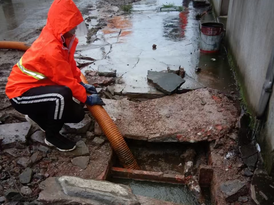 凤县专业清理污水池 炜誉市政以规范流程守护城市 “肠道”