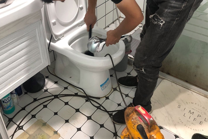 凤县马桶堵塞自己疏通还是找师傅？专业上门服务让你省时更省心